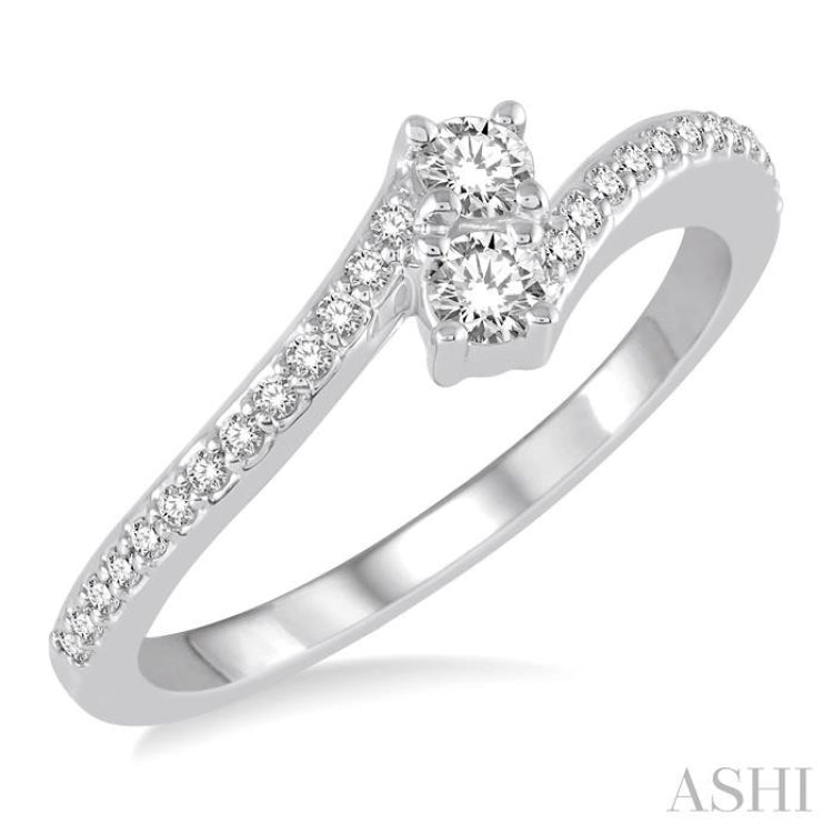 1/4 Ctw Cross Over Shank Round Cut Diamond 2Stone Ring in 14K White Gold