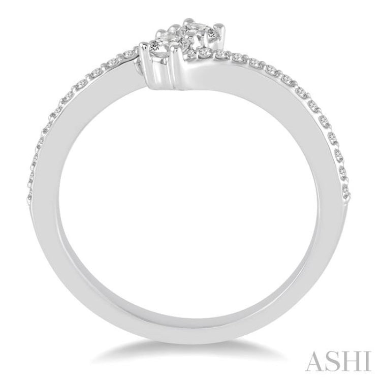 1/4 Ctw Cross Over Shank Round Cut Diamond 2Stone Ring in 14K White Gold