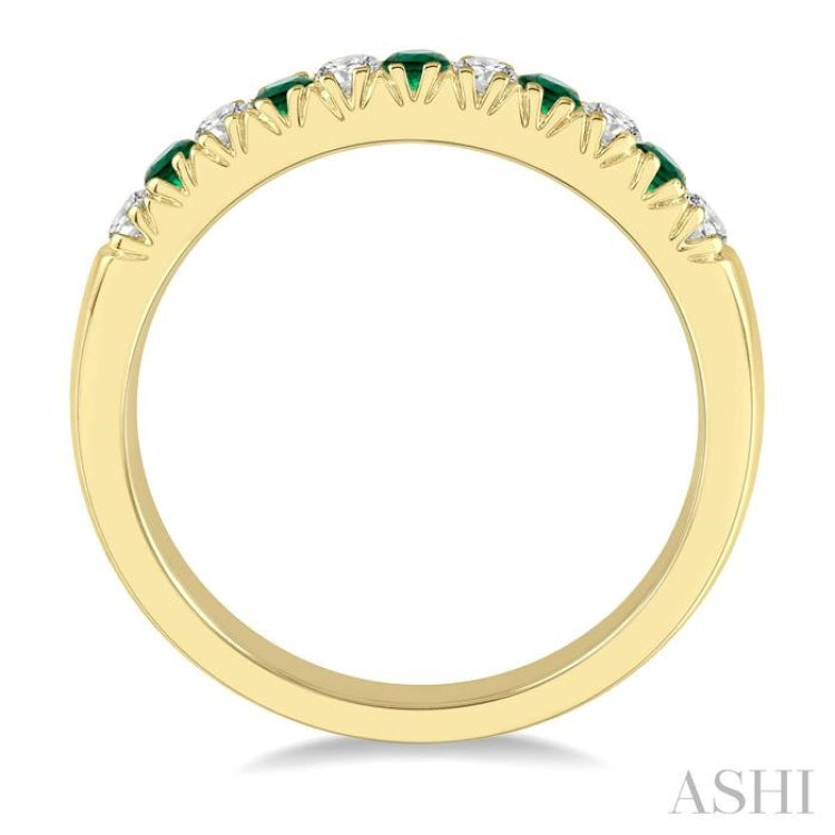 2 MM Emerald and 1/5 Ctw Round Cut Diamond Precious Wedding Band in 14K Yellow Gold