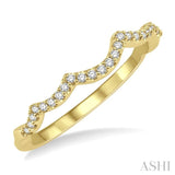 1/10 Ctw Waves Round Cut Diamond Wedding Band in 14K Yellow Gold