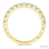 3/4 Ctw Lattice Round Cut Diamond Wedding Band in 14K Yellow Gold